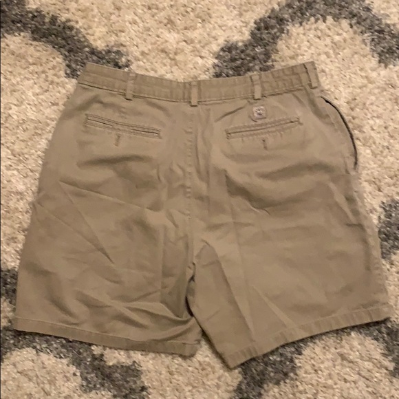 Khaki shorts - Picture 2 of 2
